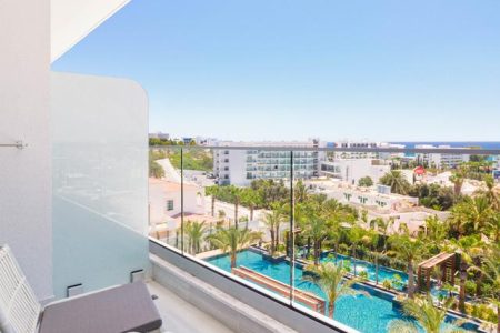 Amanti – MadeForTwo Hotels